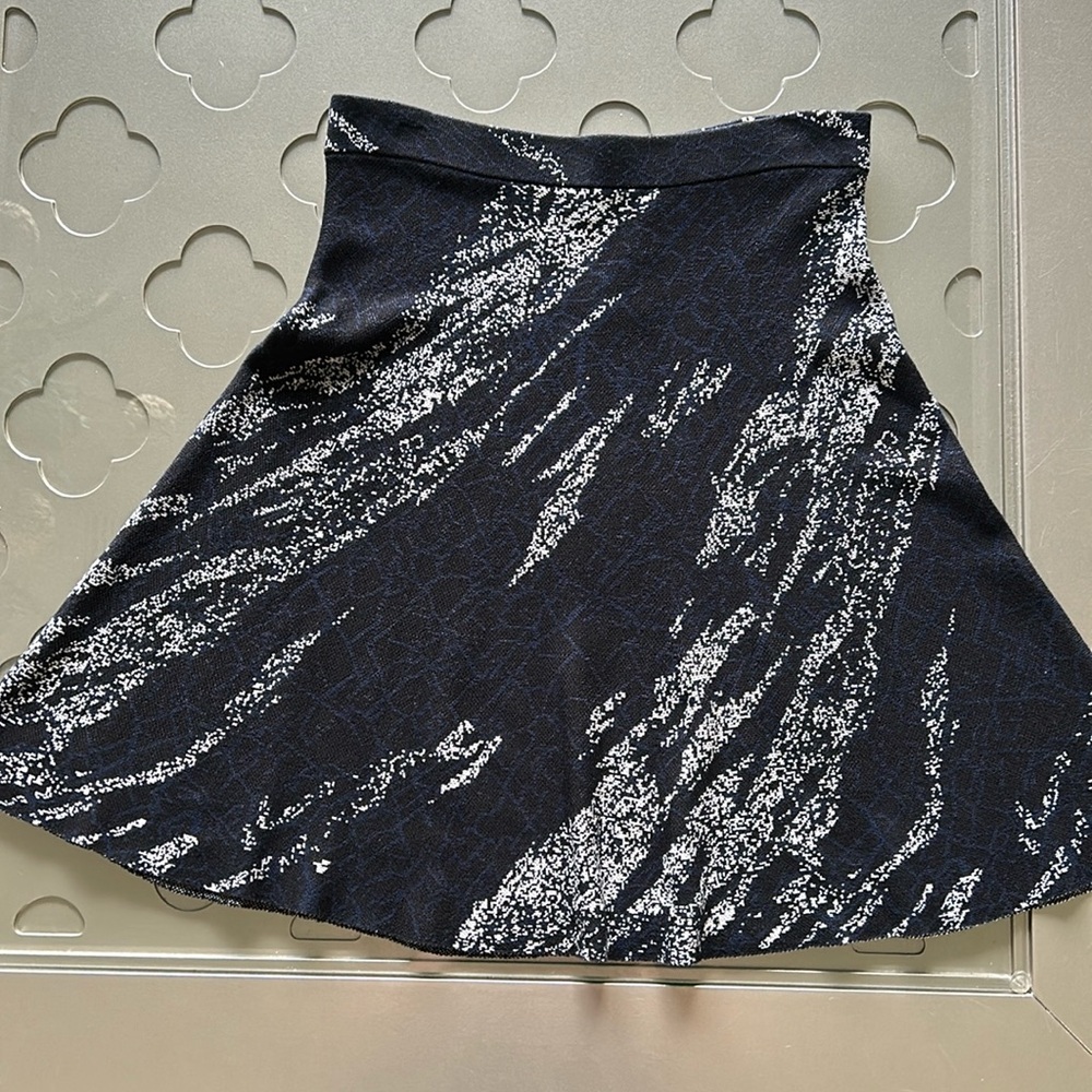 BCBGMAXAZRIA Karlie Black Jacquard A-Line Skater Skirt Women’s Small NWOT - Picture 7 of 16
